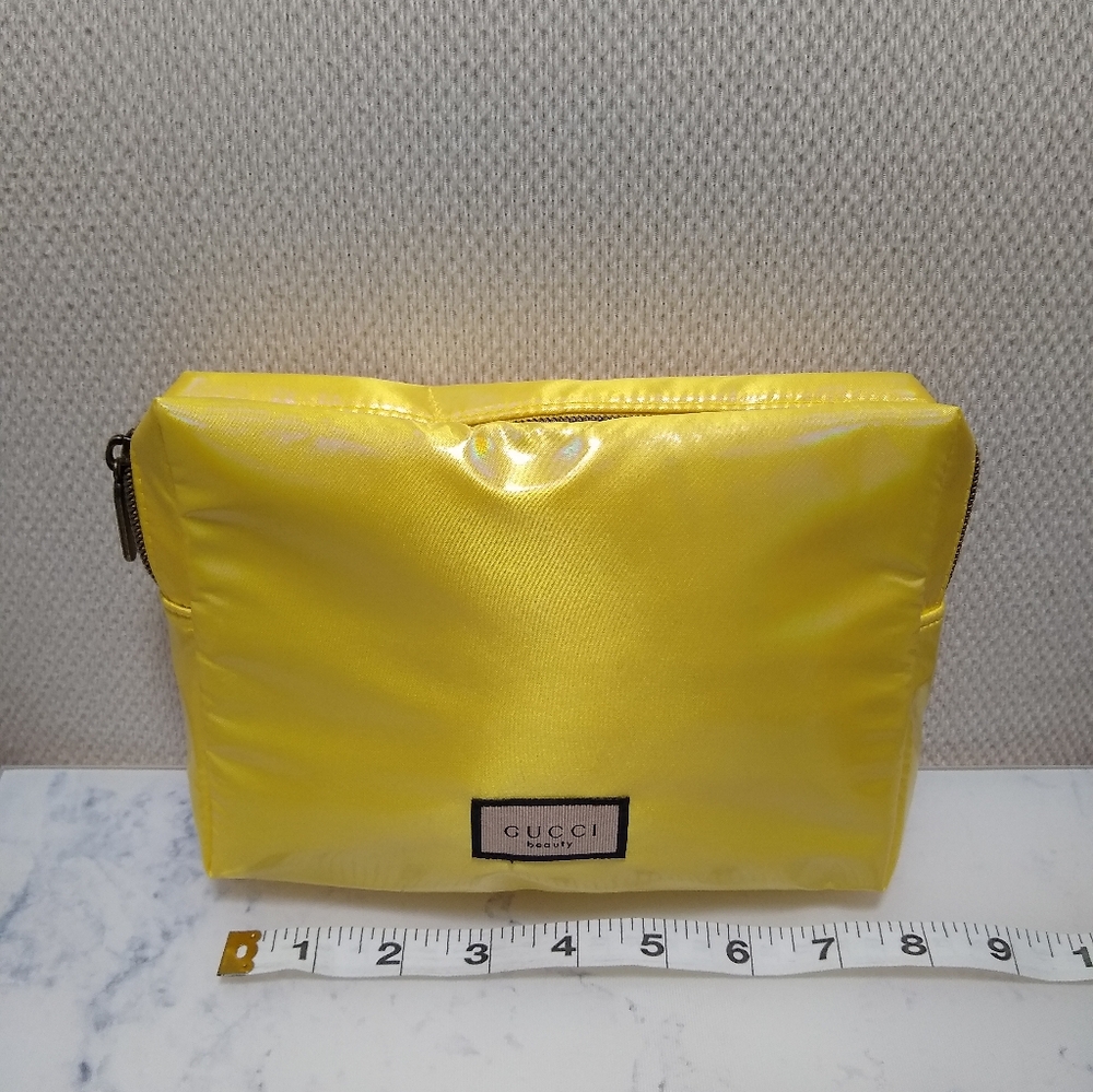 New Gucci Beauty Iridescent Yellow Pouch Clutch Bag - Picture 3 of 11